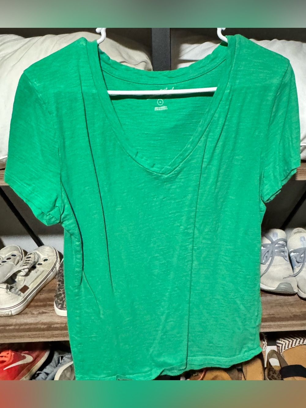 Universal Thread Bright Green V-Neck Short Sleeve Tee